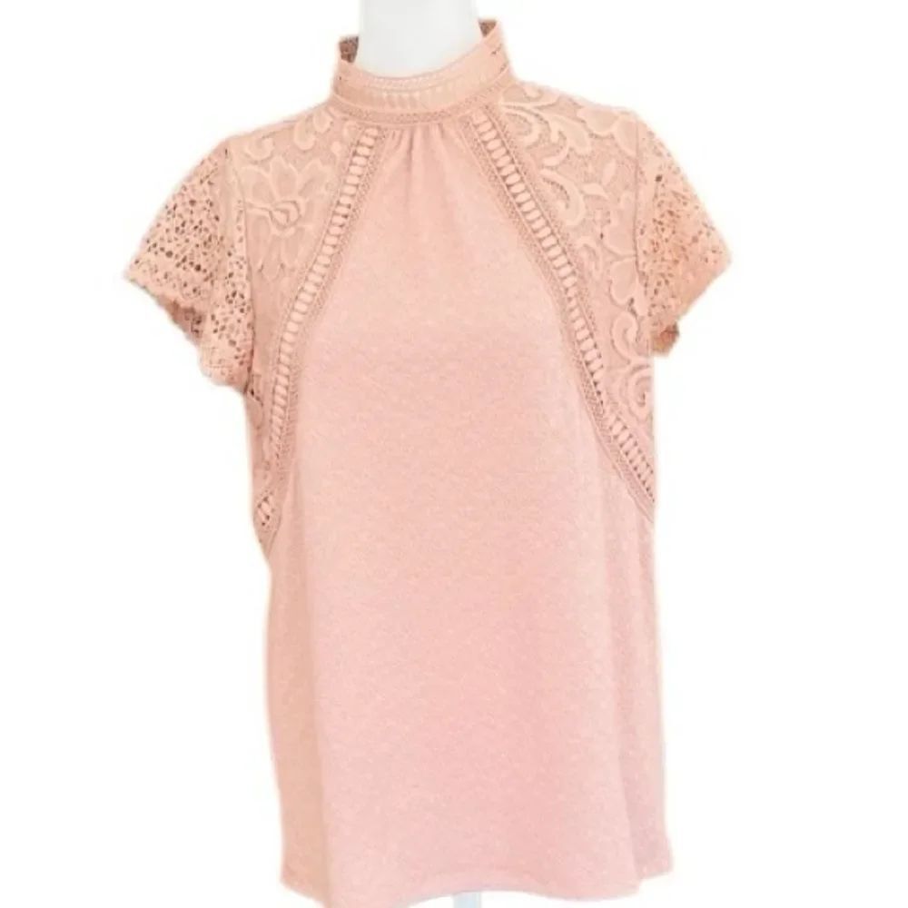 Cable & Gauge antique rose textured top with beautiful lace details size Medium